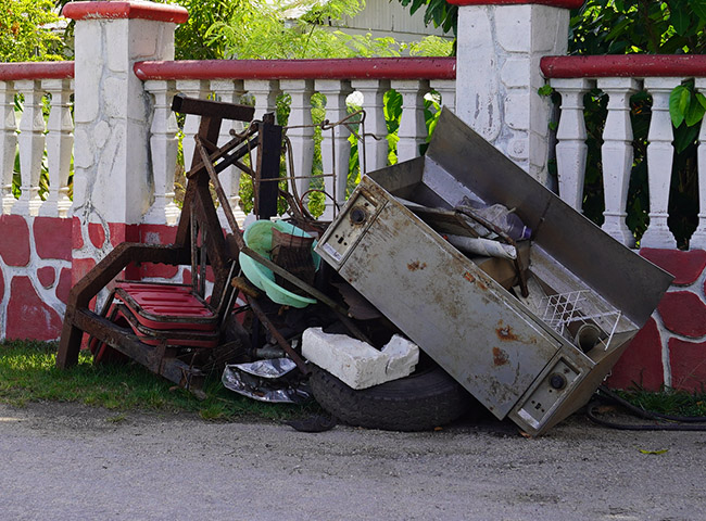 junks piled in Ma'ufanga