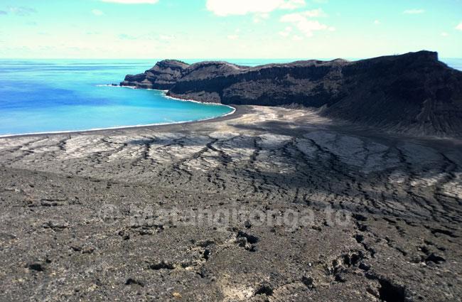 New volcanic island attracts sightseers | Matangitonga