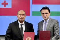 Amb Tōnē and Amb Jonibek Hikmat