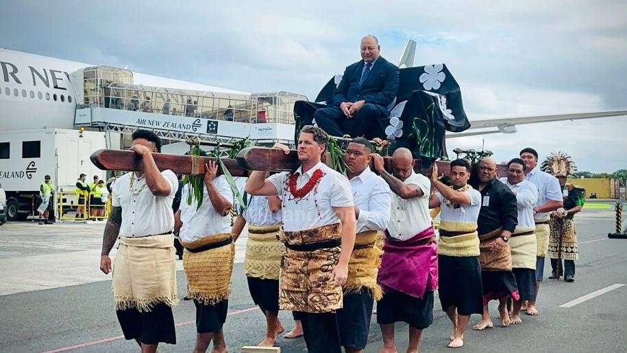 King received in Rarotonga for USP graduation ceremony