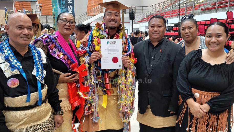 Tongan students at the University of the South Pacific graduated on Friday, with a colourful ceremony held at the Tonga High Stadium in Nuku’alofa. The graduate speaker, Miss Fuatino Tangitau recalled how students had overcome the challenges of covid lockdows and the HTHH eruption in pursuit of their degrees.